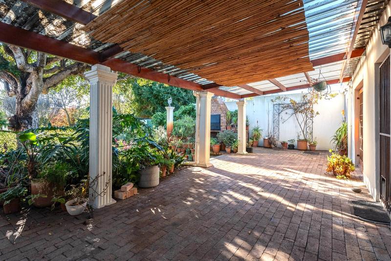 To Let 4 Bedroom Property for Rent in Bergvliet Western Cape